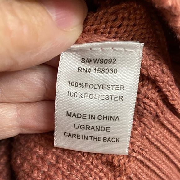 EUC Love Tree Size Large Women’s Cropped V Neck Cable Knit Sweater Rose Colour - Picture 8 of 9